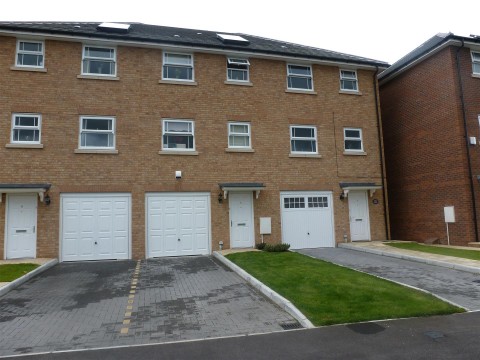 View Full Details for Flat 14 Eagle Road, Cippenham, Berks